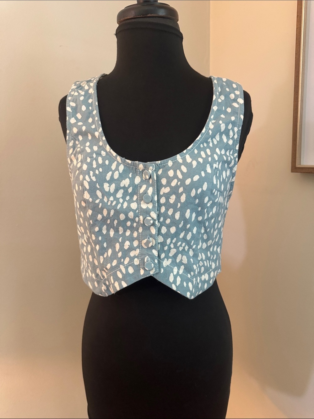 Free People | NWT Bennett Cloud Blue/White dot scoop neck button crop top-Size 0